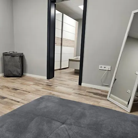 Flat, Close To The 아파트